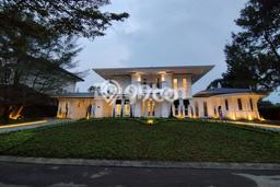 Ready to Use! Luxury House LT 1140m2 Desain Modern di Rancamaya Ready to Use! Luxury House LT 1140m2 Desain Modern di Rancamaya