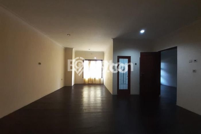 For Sale Rumah 6 Kamar Lokasi Ideal Nyaman dan Strategis di Sungai Kunjang For Sale Rumah 6 Kamar Lokasi Ideal Nyaman dan Strategis di Sungai Kunjang
