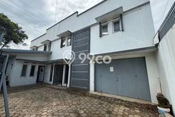 Disewakan Gudang di , Luas 450m2m², Area Strategis, Ready Untuk Dipakai Disewakan Gudang di , Luas 450m2m², Area Strategis, Ready Untuk Dipakai