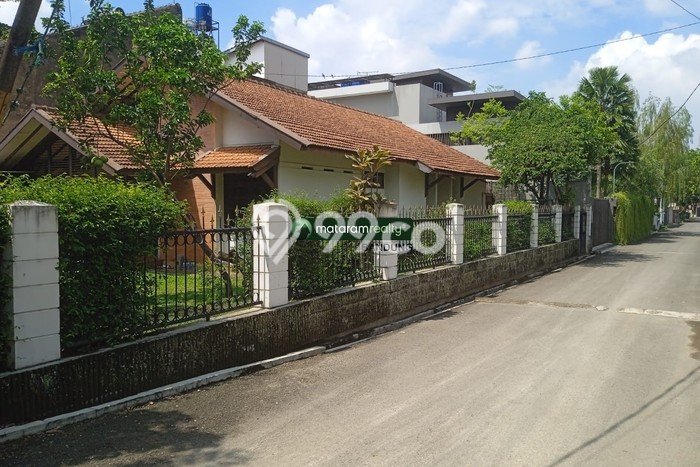 Jual Rumah Luas Elegan Dengan View Eksklusif di BKR, Bandung Jual Rumah Luas Elegan Dengan View Eksklusif di BKR, Bandung