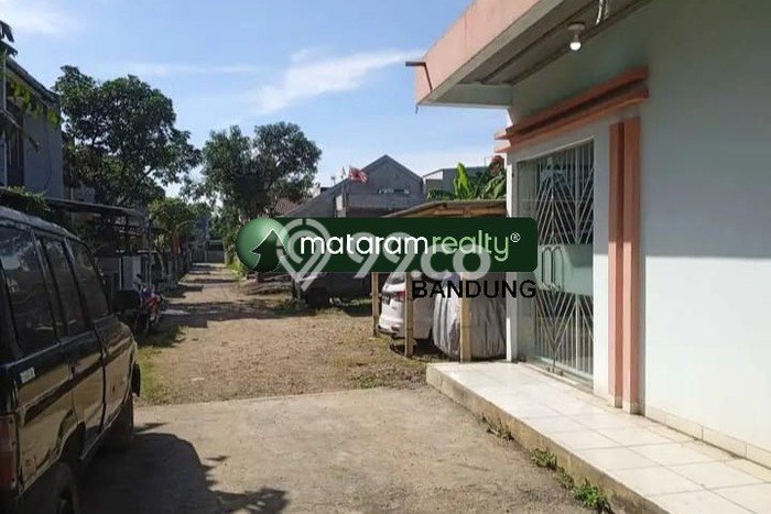 LOKASI PREMIUM! Gudang Kawasan , Luas 300m2m², Lokasi Strategis LOKASI PREMIUM! Gudang Kawasan , Luas 300m2m², Lokasi Strategis