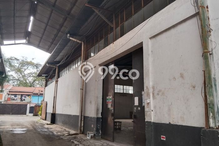 Gudang Area Komersial Kawasan Cimahi Selatan, Luas 750m², Siap Usaha Gudang Area Komersial Kawasan Cimahi Selatan, Luas 750m², Siap Usaha