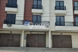LOKASI STRATEGIS! Ruko di Pluit, Luas 355m², Area Ramai, Ready Operasional LOKASI STRATEGIS! Ruko di Pluit, Luas 355m², Area Ramai, Ready Operasional