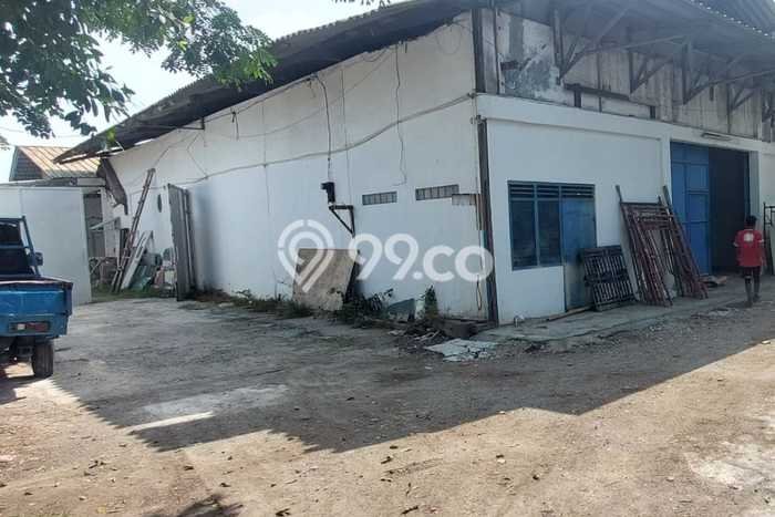 Gudang Disewa di Jakarta Utara dengan LB 200m2 Area Komersial Ramai Gudang Disewa di Jakarta Utara dengan LB 200m2 Area Komersial Ramai