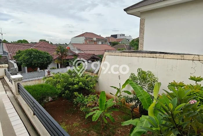Tanah Kosong Dijual di Jakarta Timur dengan Area 240m2 Tanah Kosong Dijual di Jakarta Timur dengan Area 240m2