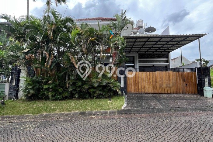 Rumah Mewah LB 300m2 Siap Huni Desain Elegan di Villa Puncak Tidar, Malang Rumah Mewah LB 300m2 Siap Huni Desain Elegan di Villa Puncak Tidar, Malang