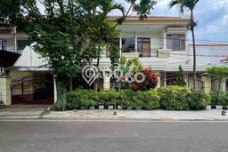 For Sale! Premium House LT 316m2 Desain Elegan di Malang Kota For Sale! Premium House LT 316m2 Desain Elegan di Malang Kota