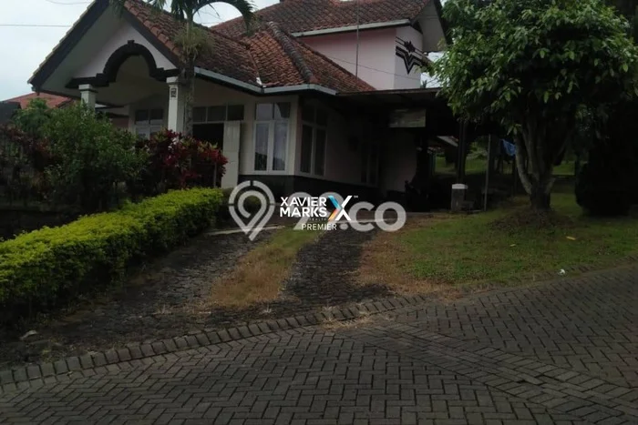 LOKASI STRATEGIS! Vila di , Ukuran 260m2m², Dekat fasilitas umum LOKASI STRATEGIS! Vila di , Ukuran 260m2m², Dekat fasilitas umum