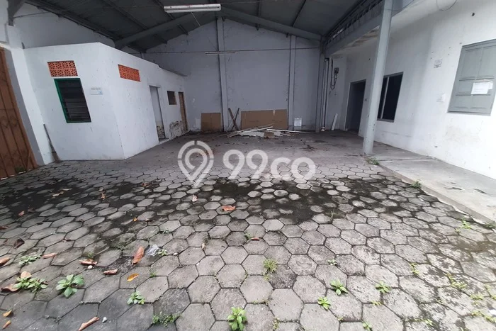 Unit Ruko Paling Strategis di Banjarsari Solo dengan LB 450m2 Unit Ruko Paling Strategis di Banjarsari Solo dengan LB 450m2