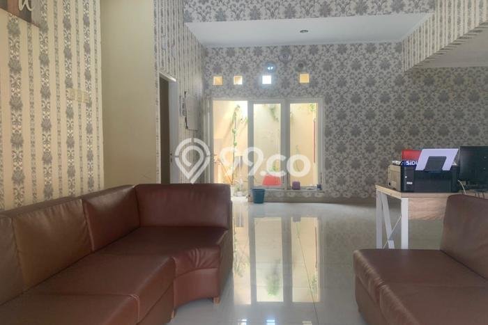 Rumah Strategis Modern Lb 180m2 di Gentan, Solo Rumah Strategis Modern Lb 180m2 di Gentan, Solo
