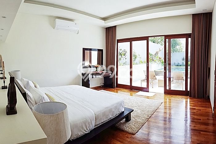 Kesempatan Bisnis! Vila Kawasan , Luas 400m2m², Area Strategis dengan nilai tinggi Kesempatan Bisnis! Vila Kawasan , Luas 400m2m², Area Strategis dengan nilai tinggi