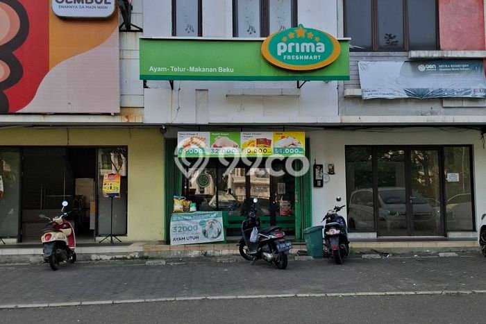 Ruko Lokasi Strategis di Legenda Wisata, Luas 96m², Mainroad Ruko Lokasi Strategis di Legenda Wisata, Luas 96m², Mainroad