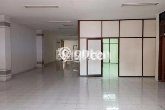 Ruko Lokasi Strategis di Jetis, Luas 200m2m², For Rent, Area Niaga Ruko Lokasi Strategis di Jetis, Luas 200m2m², For Rent, Area Niaga