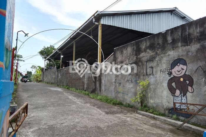 Gudang di Banguntapan, Luas 615m², Area Komersial, Strategis Gudang di Banguntapan, Luas 615m², Area Komersial, Strategis