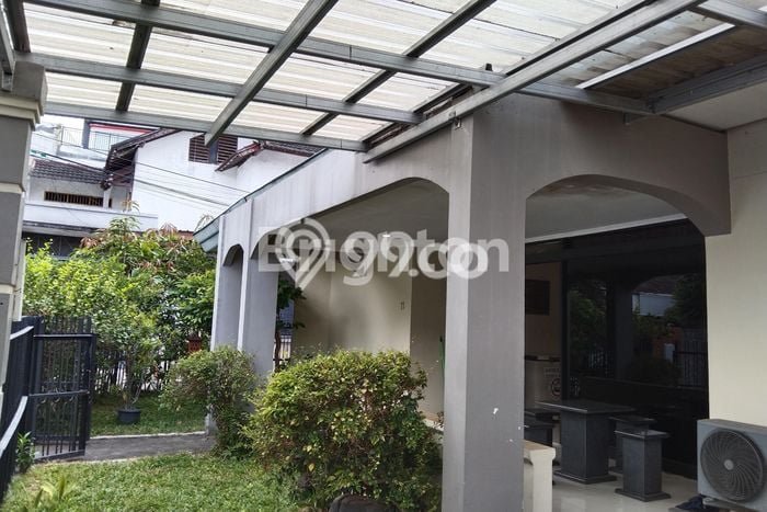Disewakan! Rumah 4 Kamar Tidur &
3 Kamar Mandi di Condong Catur, Sleman Disewakan! Rumah 4 Kamar Tidur &
3 Kamar Mandi di Condong Catur, Sleman