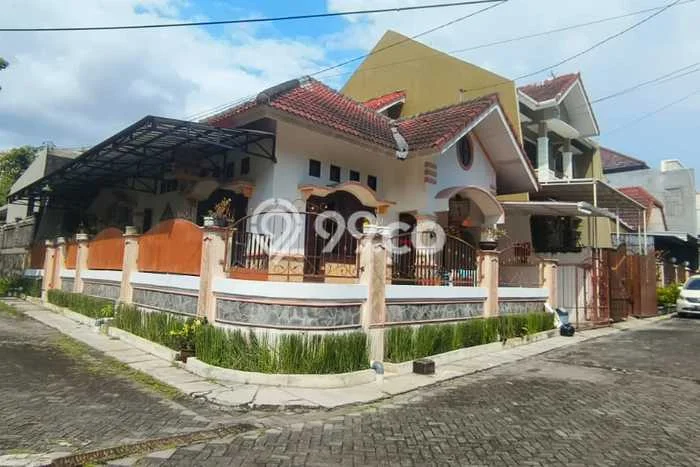 Rumah kawasan Godean, Sleman, Luas 165m2m² Bangunan 290m2m² Rumah kawasan Godean, Sleman, Luas 165m2m² Bangunan 290m2m²