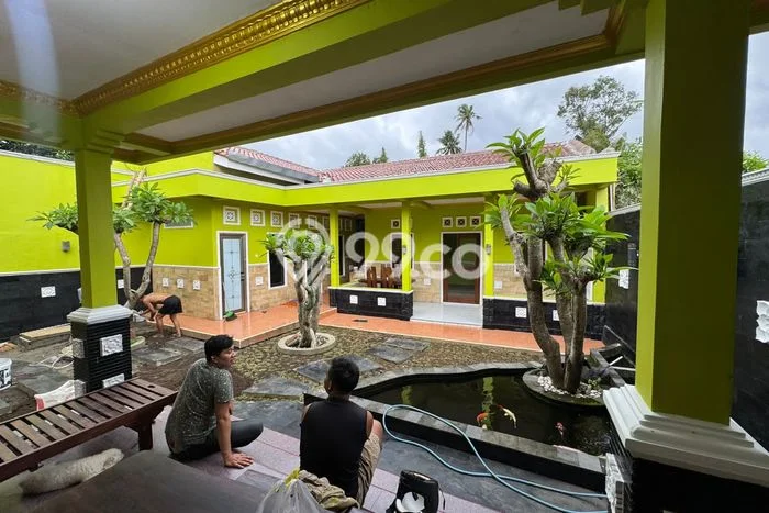 Disewakan! Rumah 6 Kamar Tidur &
4 Kamar Mandi di Maguwoharjo, Yogyakarta Disewakan! Rumah 6 Kamar Tidur &
4 Kamar Mandi di Maguwoharjo, Yogyakarta