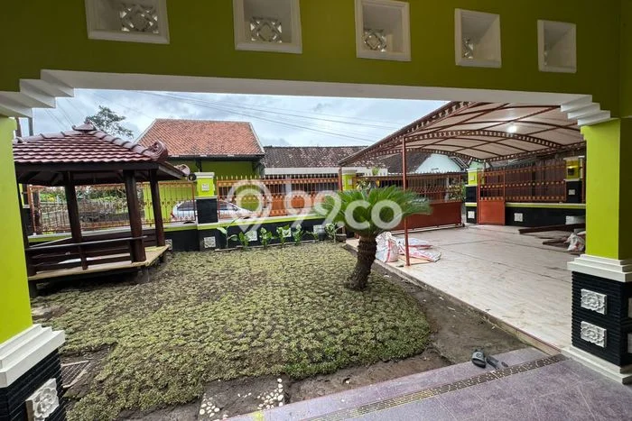 Disewakan! Rumah 6 Kamar Tidur &
4 Kamar Mandi di Maguwoharjo, Yogyakarta Disewakan! Rumah 6 Kamar Tidur &
4 Kamar Mandi di Maguwoharjo, Yogyakarta