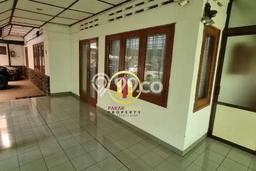 Rumah Lingkungan Nyaman di Dago, Bandung, Luas 558m² LB 400m² Rumah Lingkungan Nyaman di Dago, Bandung, Luas 558m² LB 400m²