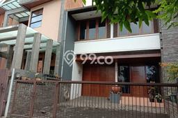 Jual Rumah Luas Elegan Dengan View Eksklusif di Setra Duta, Bandung Jual Rumah Luas Elegan Dengan View Eksklusif di Setra Duta, Bandung