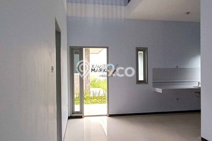 Rumah Mewah LB 200m2 Siap Huni Desain Elegan di Batu, Malang Rumah Mewah LB 200m2 Siap Huni Desain Elegan di Batu, Malang