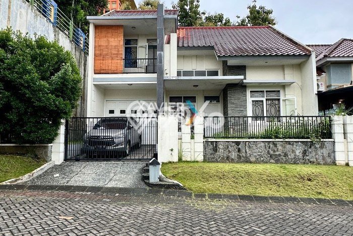 Dijual Rumah Luas Elegan Dengan View Cantik di Villa Puncak Tidar, Malang Dijual Rumah Luas Elegan Dengan View Cantik di Villa Puncak Tidar, Malang