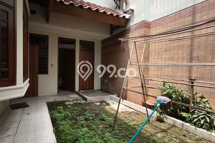 Dijual Rumah Luas Megah Dengan View Cantik di Cawang, Jakarta Timur Dijual Rumah Luas Megah Dengan View Cantik di Cawang, Jakarta Timur