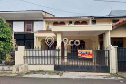 DIJUAL CEPAT! Rumah Asri di Beji, Depok, Luas 111m² Bangunan 160m² BISA KPR! DIJUAL CEPAT! Rumah Asri di Beji, Depok, Luas 111m² Bangunan 160m² BISA KPR!