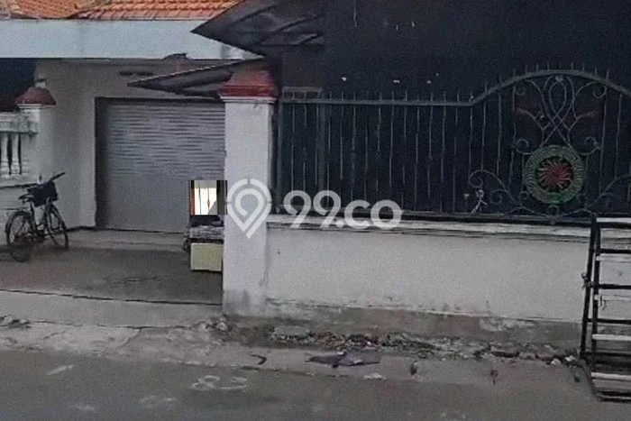 Peluang Investasi! Rumah Kost Dijual di Rungkut, Surabaya, 19 KT, 9 KM, Luas 300m2 Peluang Investasi! Rumah Kost Dijual di Rungkut, Surabaya, 19 KT, 9 KM, Luas 300m2
