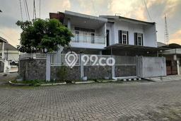 Hunian Mewah LB 200m2 Siap Pakai Desain Elegan di Darmo permai, Surabaya Hunian Mewah LB 200m2 Siap Pakai Desain Elegan di Darmo permai, Surabaya