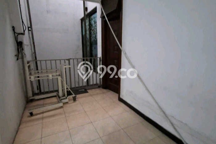 Rumah Eksklusif Siap Huni LT 210m2 di Waru, Sidoarjo Rumah Eksklusif Siap Huni LT 210m2 di Waru, Sidoarjo