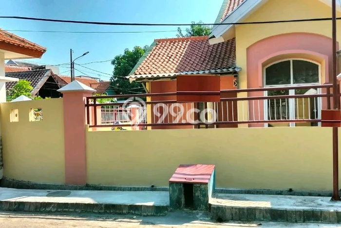 Disewakan! Rumah 3 Kamar Tidur &
2 Kamar Mandi di Medokan Ayu, Surabaya Disewakan! Rumah 3 Kamar Tidur &
2 Kamar Mandi di Medokan Ayu, Surabaya