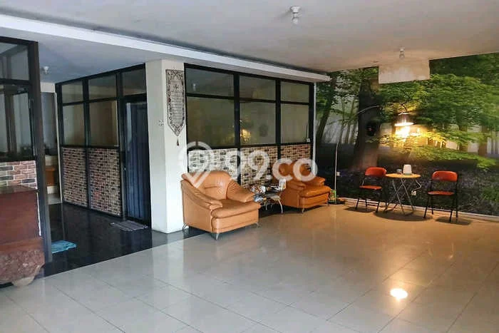 Lokasi terbaik! Rumah siap huni dikontrakkan di Taman LB 330m2 Lokasi terbaik! Rumah siap huni dikontrakkan di Taman LB 330m2