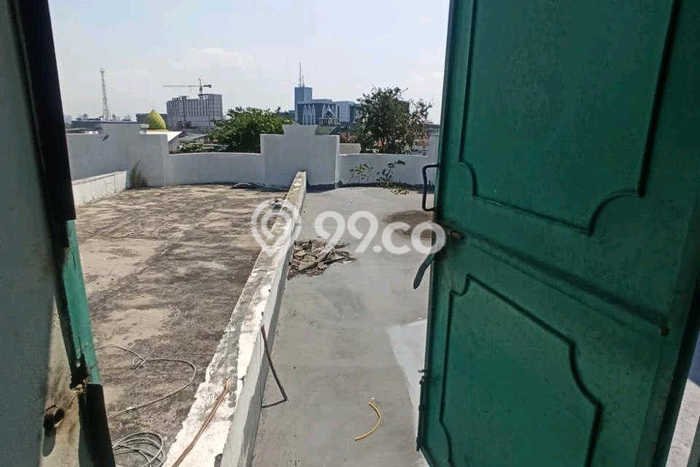 Ruko Disewa di Surabaya dengan LB 176m2 Area Komersial Ramai Ruko Disewa di Surabaya dengan LB 176m2 Area Komersial Ramai