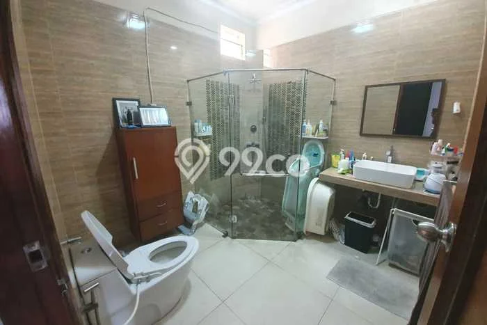 For Sale Rumah 5 Kamar Lokasi Strategis Bagus dan Strategis di Ciputat For Sale Rumah 5 Kamar Lokasi Strategis Bagus dan Strategis di Ciputat
