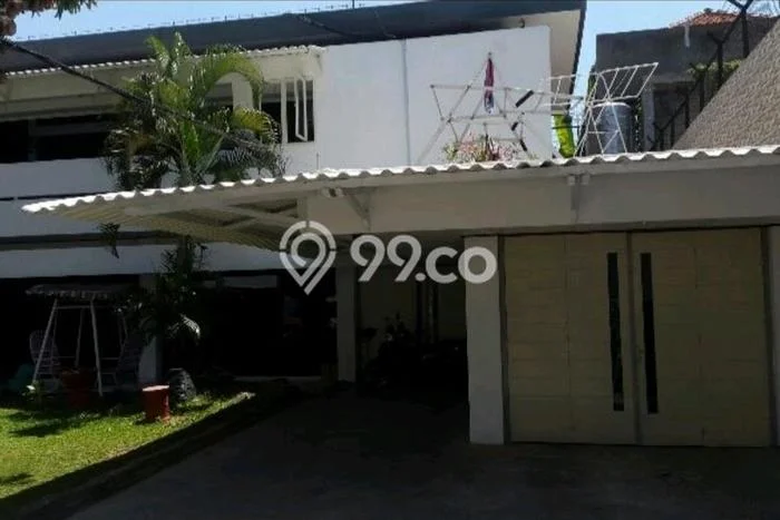 Siap Huni Rumah Mewah 8 Kamar di Sawahan Dekat ke Mana Pun Siap Huni Rumah Mewah 8 Kamar di Sawahan Dekat ke Mana Pun