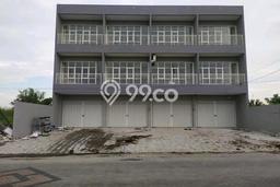 Area Ramai! Ruko Dijual di Wiyung untuk Bisnis Luas Bangunan 250m2 Area Ramai! Ruko Dijual di Wiyung untuk Bisnis Luas Bangunan 250m2