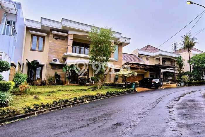 Ready to Use! Premium House LT 580m2 Desain Elegan di Jati Padang Ready to Use! Premium House LT 580m2 Desain Elegan di Jati Padang
