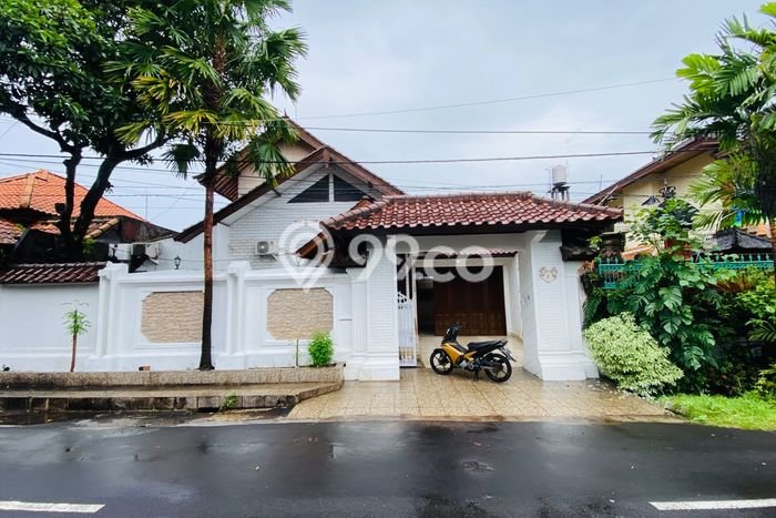 HOT DEAL! Rumah area Danginpuri Kaja, 3 KT, Lingkungan Asri, LT 300m² LB 325m² HOT DEAL! Rumah area Danginpuri Kaja, 3 KT, Lingkungan Asri, LT 300m² LB 325m²