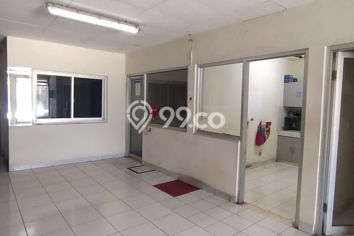 Gudang Disewakan di Gatot Subroto, Luas 1296m², Jalan Strategis, Akses Mudah Gudang Disewakan di Gatot Subroto, Luas 1296m², Jalan Strategis, Akses Mudah