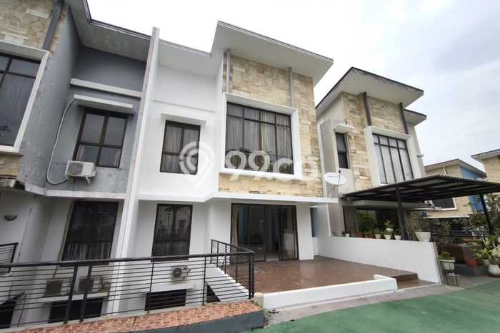 Rumah Elit LB 240m2 Siap Huni Desain Elegan di BSD City, Tangerang Rumah Elit LB 240m2 Siap Huni Desain Elegan di BSD City, Tangerang