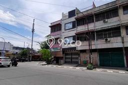 AREA KOMERSIAL! Ruko di Medan Kota, Luas 180m², Lokasi Premium AREA KOMERSIAL! Ruko di Medan Kota, Luas 180m², Lokasi Premium
