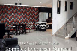 Rumah Strategis dengan Luas Tanah 120m² dan Luas Bangunan 160m² di Kawasan Medan Sunggal, Medan Rumah Strategis dengan Luas Tanah 120m² dan Luas Bangunan 160m² di Kawasan Medan Sunggal, Medan