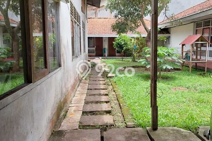 Ready to Use! Premium House LT 949m2 Desain Elegan di Buah Batu Ready to Use! Premium House LT 949m2 Desain Elegan di Buah Batu