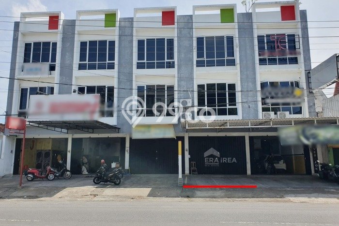 Ruko disewakan lokasi strategis Banjarsari Solo 260m2 Ruko disewakan lokasi strategis Banjarsari Solo 260m2