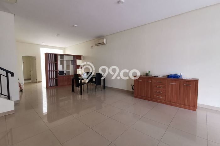 Disewakan Rumah Harga Terjangkau di Green Mansion Jakarta Barat dengan 4 KT Disewakan Rumah Harga Terjangkau di Green Mansion Jakarta Barat dengan 4 KT