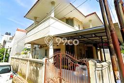 Rumah Elit LB 260m2 Siap Huni Desain Elegan di Puri Indah, Jakarta Barat Rumah Elit LB 260m2 Siap Huni Desain Elegan di Puri Indah, Jakarta Barat