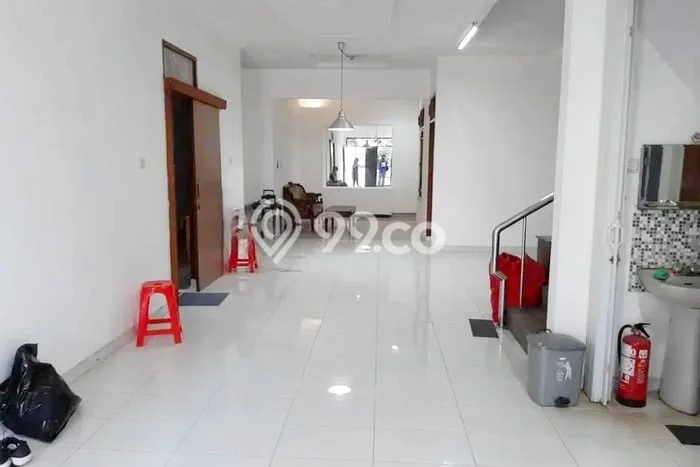 Rumah Disewakan Jakarta Barat LT 200m2 LB 250m2 Area Intercon Rumah Disewakan Jakarta Barat LT 200m2 LB 250m2 Area Intercon