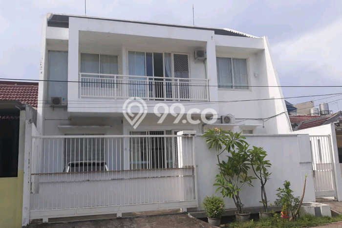 Ready to Use! Premium House LT 209m2 Desain Modern di Kutisari Ready to Use! Premium House LT 209m2 Desain Modern di Kutisari