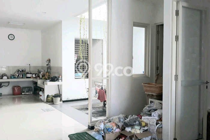 Ready to Use! Premium House LT 209m2 Desain Modern di Kutisari Ready to Use! Premium House LT 209m2 Desain Modern di Kutisari